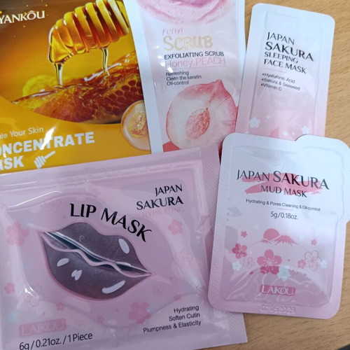 Face mask set of 5 new, includes lip scrub mask
