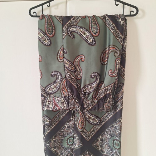 Set with satin-like green paisley shirt and elastic waist pants like new