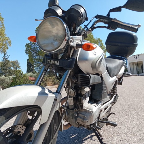 Yamaha YBR 125 road motorcycle, 2008, silver