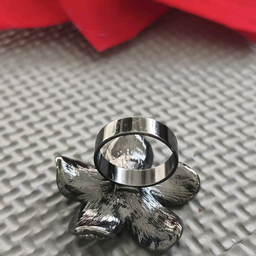 Cocktail Ring "Black Flower" New with Strass and Red Details