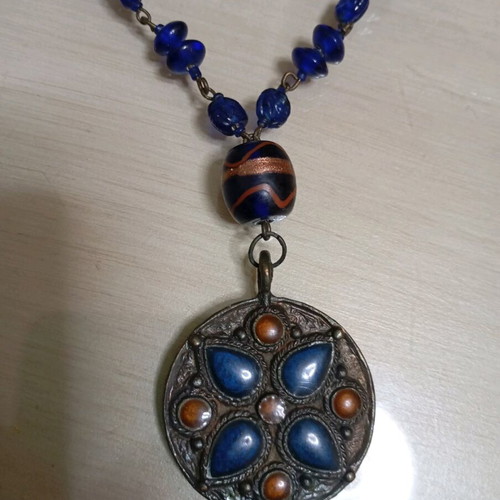 Necklace with semi-precious beads like new, blue