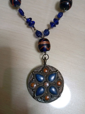 Necklace with semi-precious beads like new, blue