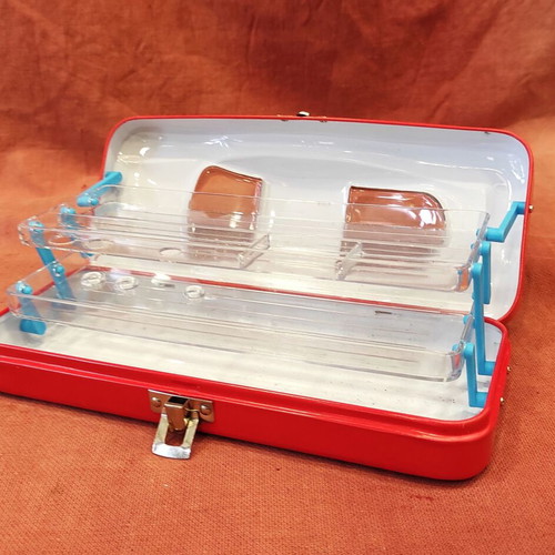 Tin case from 1990s like new