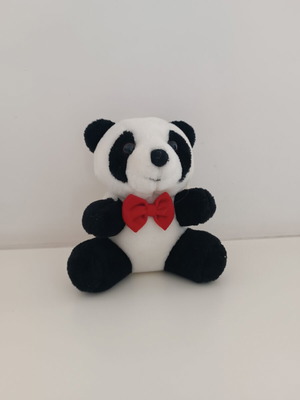 Λούτρινο panda με κόκκινο παπιγιόν