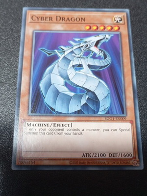 Κάρτα Cyber Dragon μεταχειρισμένη από το παιχνίδι Yu-Gi-Oh!