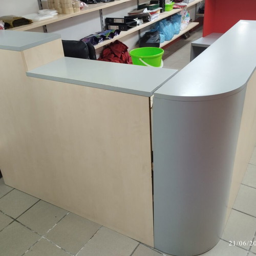 Reception desk like new, corner with two drawers 180x180x110 cm