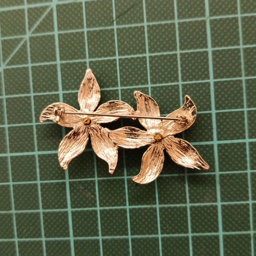 Brooch used, silver flower design