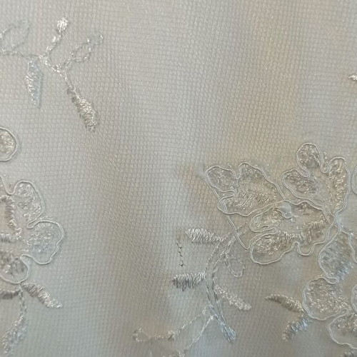 Flower girl dress used with embroidery and tulle