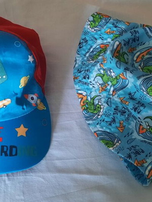 Children's hats like new, set of 2 for ages 2 to 3