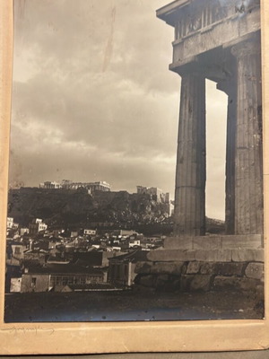 Ν. Ζωγράφος φωτογραφία της Αθήνας του 1930 με την Πύλη του Αδριανού και την Ακρόπολη