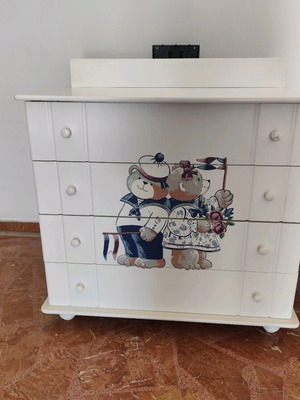 Children's dresser kitten handmade used in excellent condition