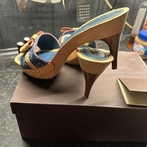 Louis Vuitton clogs like new, size 38.5, large fit