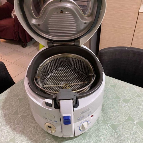Delonghi Rotofry 1.3 lt fryer used with removable bowl