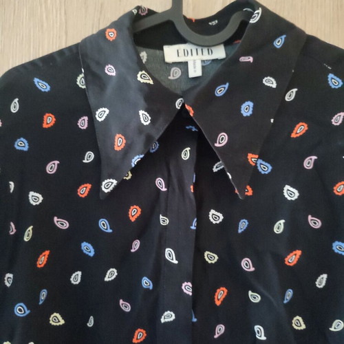 Edited shirt with paisley pattern and draped gathers, size S, like new