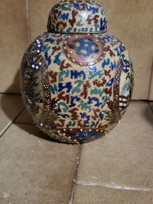 Chinese vase like new