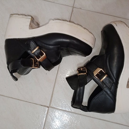 Ankle boots used, size 38, two-tone with gold buckles