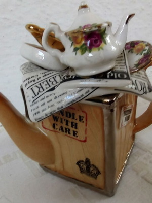 Moving Box Royal Albert Old Country Roses teapot used, vintage collectible
