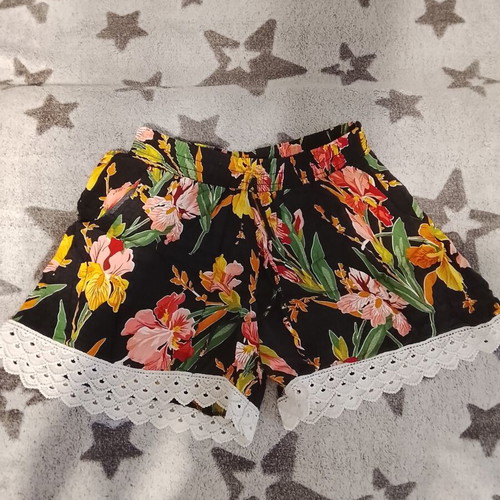 Shorts with lace used, one size, multicolor