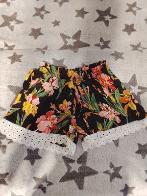 Shorts with lace used, one size, multicolor