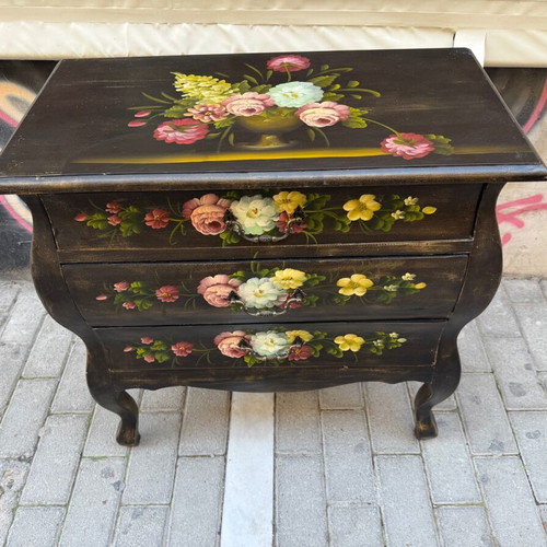 Painted chest of drawers like new