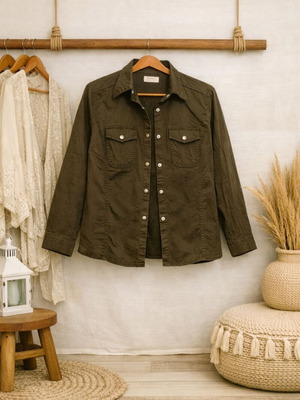 Sarah Lawrence shirt khaki size L like new