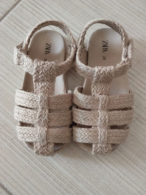 Zara girls' sandals size 26 like new beige