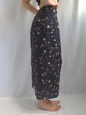 Max Mara long skirt 100% silk size 38 like new, floral