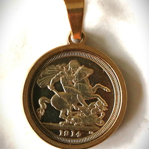 Pendant English Lira 24K gold plated King George in case wreath