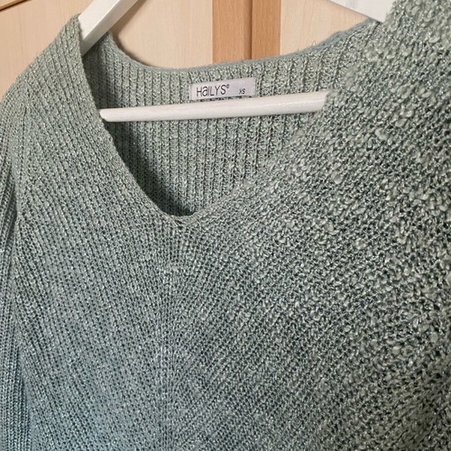 Hailys sweater green like new, size M