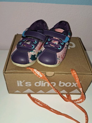 Dudino girls' athletic shoes in purple-pink, size 25 like new