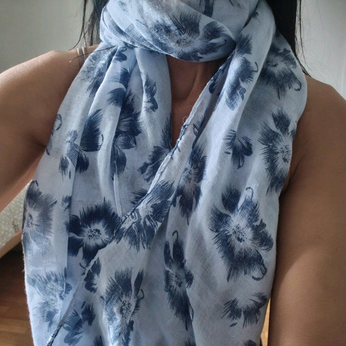 Lynne scarves new, set of 3, excellent quality