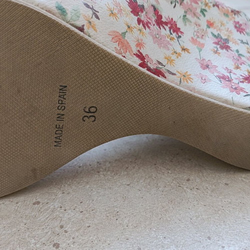 Women's platform sandals like new with floral design, size 36