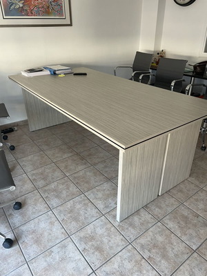 Conference table with 6 visitor chairs like new