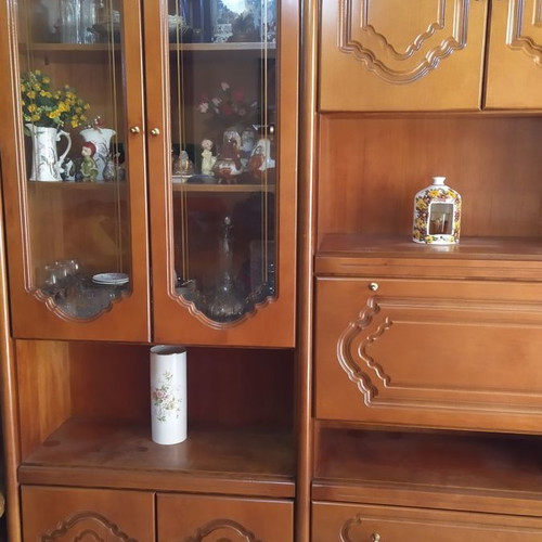 Living room unit used with 3 columns and storage space