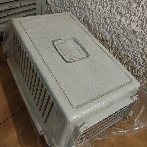 Pet carrier for cat or dog like new