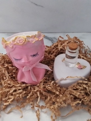 Gypsum girl set with candle and handmade Citrus Sea Salt Breeze aroma
