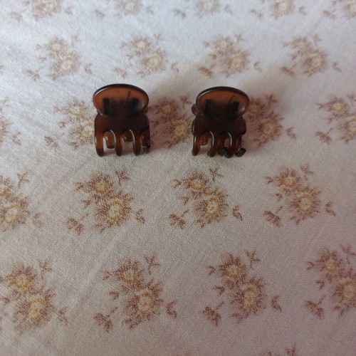 Hair clips used, brown, set of 2 with broken teeth