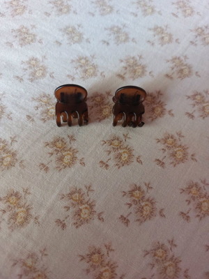 Hair clips used, brown, set of 2 with broken teeth
