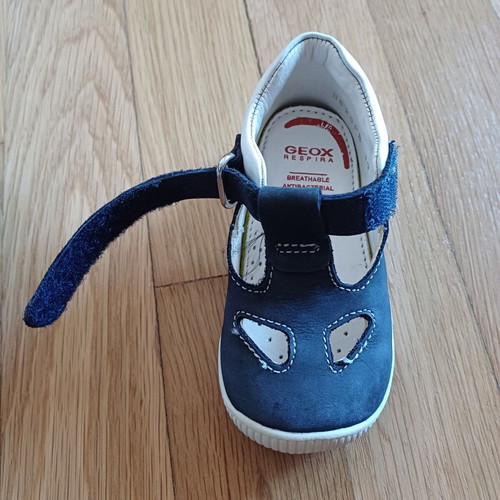 Geox baby sandals size 19 like new with velcro