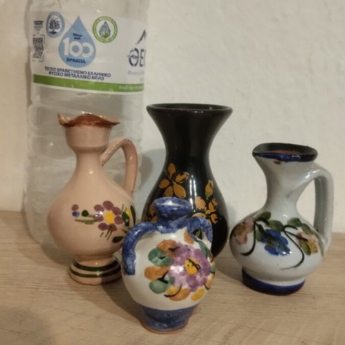Miniature vase set like new, 8 pieces, corner shelf