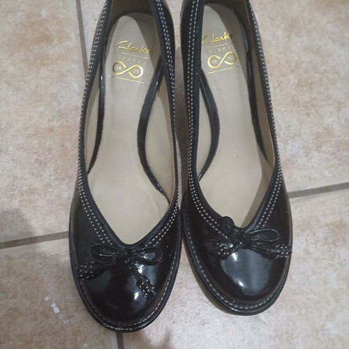 Clarks women's black patent leather shoes, size 40