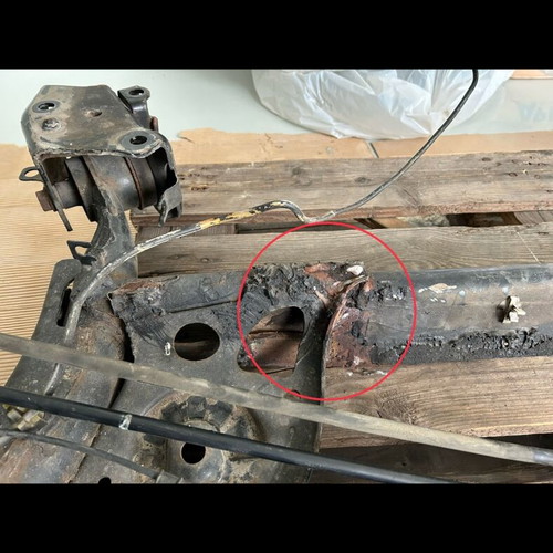 Nissan Pulsar C13 rear axle used with brake discs and calipers