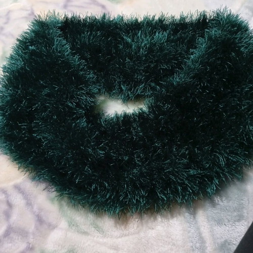 Green neck scarf like new