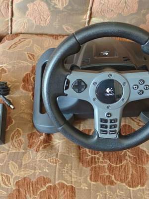 Logitech състезателен волан като нов за PC и PS3