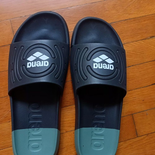 Arena Pool Slides size 44 like new