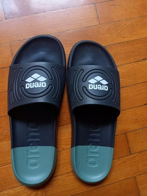 Arena Pool Slides size 44 like new