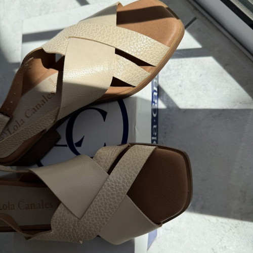 Lola Canales women's sandals size 38 like new, beige