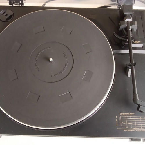 Marantz TT 185 turntable like new with new belt and needle