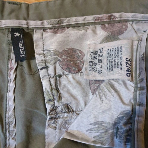 Men's bermuda shorts like new, size M, olive color