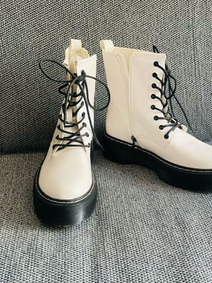 Women's boots size 39 used, white